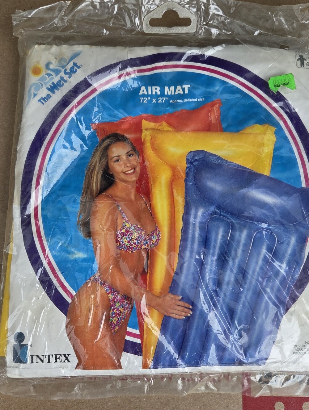 Intex Inflatable Lounge Swim Mattress 1994 new unopened Yellow